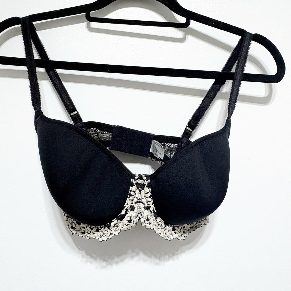 Wacoal Bra 32D Black Ivory Lace Lightly Padded Back Closure Underwire